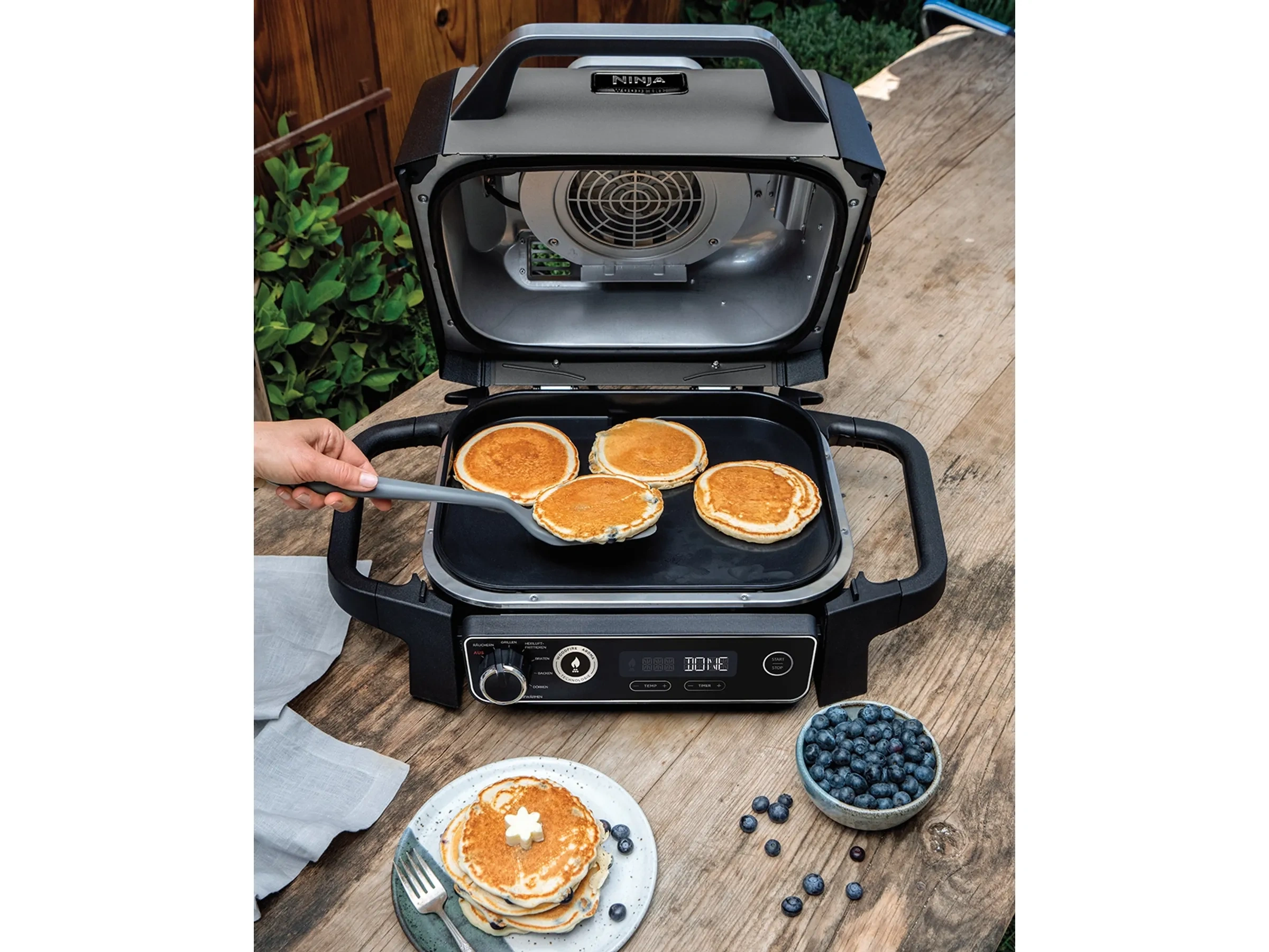 Ninja Woodfire Elektrischer Outdoor-Grill & Smoker OG701DE