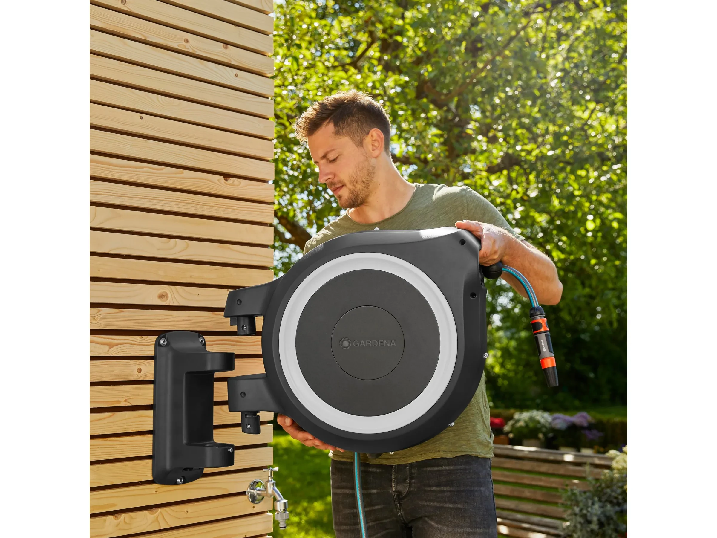 Gardena Wand-Schlauchbox XL 35 m mit Comfort Reinigungsspritze