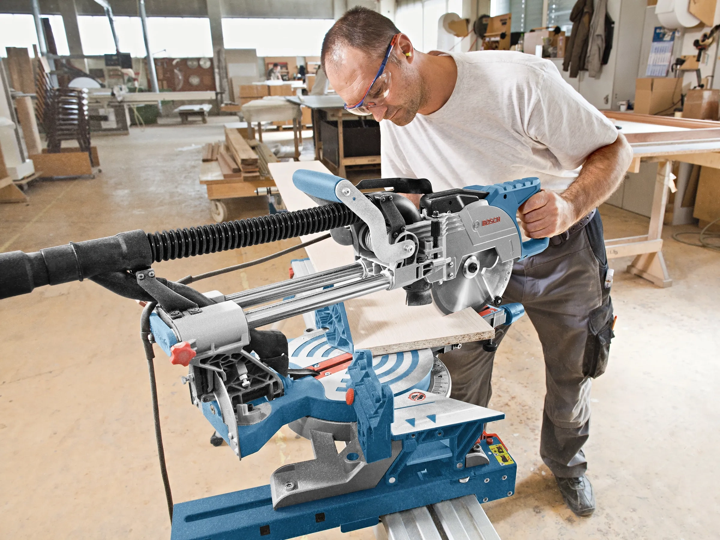 Bosch Professional Paneelsäge GCM 8 SJL 1.600 W inkl. Kreissägeblatt Ø 216 mm