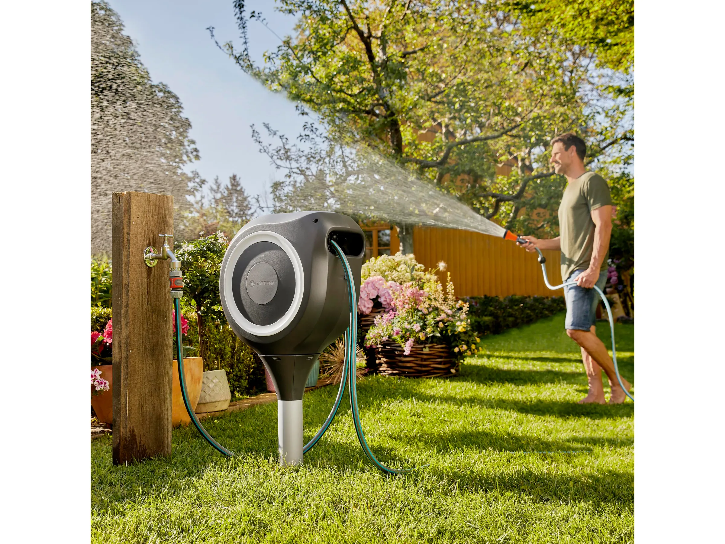 Gardena Garten-Schlauchbox RollUp M mit 20 m Schlauch
